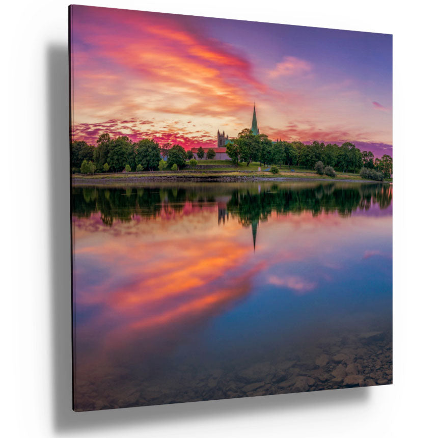 Drømmende solnedgang over Nidelva og Nidarosdomen