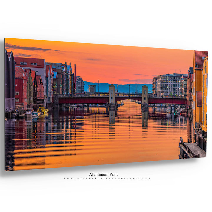 Romantisk øyeblikk i et romantisk vær over Trondheim
