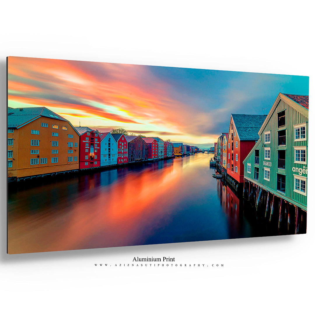 Trondheim Nidelva And Brygga