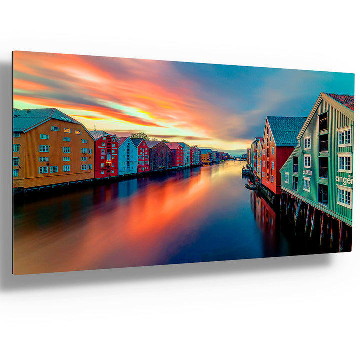 Trondheim Nidelva And Brygga