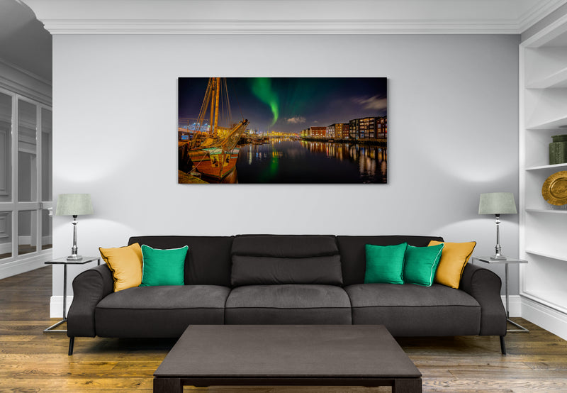 Den fantastiske natten Panorama over Trondheims Kanal med Northern