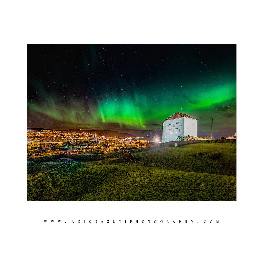 Vakre Aurora Over Festningen i Trondheim