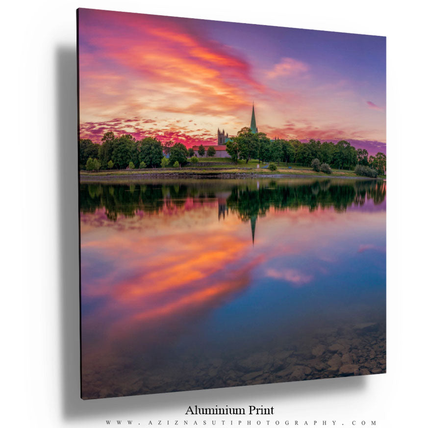 Drømmende solnedgang over Nidelva og Nidarosdomen