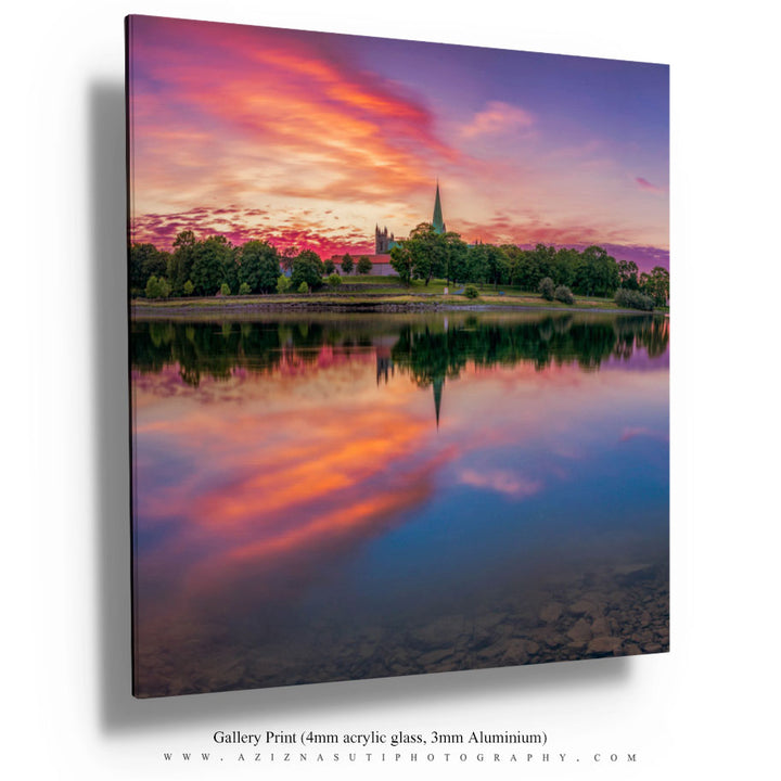 Drømmende solnedgang over Nidelva og Nidarosdomen