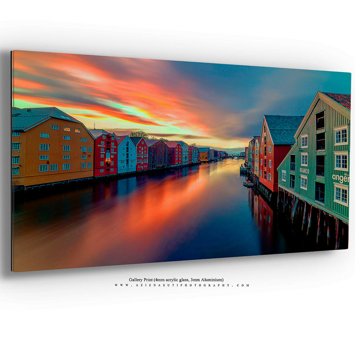 Trondheim Nidelva And Brygga