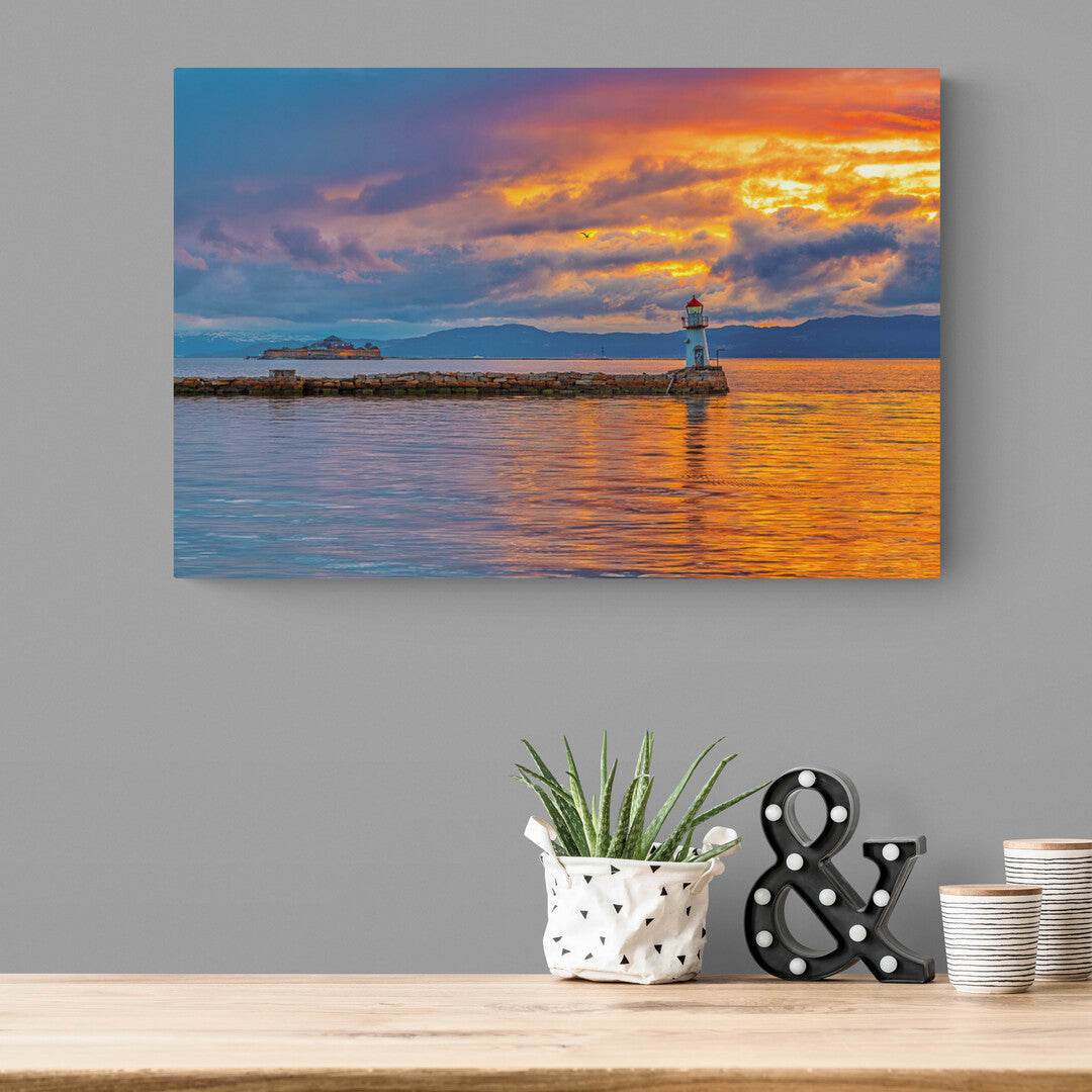 Ladelighthouse og Munkholmen Before The Storm (Canvas)