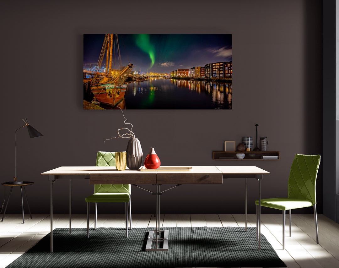 Den fantastiske natten Panorama over Trondheims Kanal med Northern