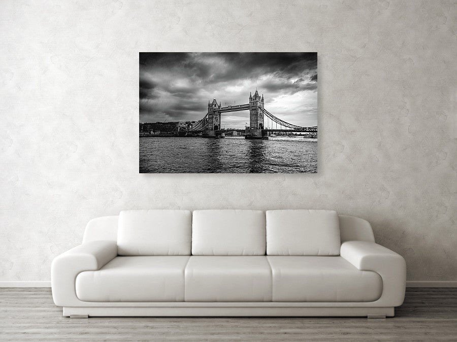 Tower Bridge In London - AZIZ NASUTI ART GALLERY