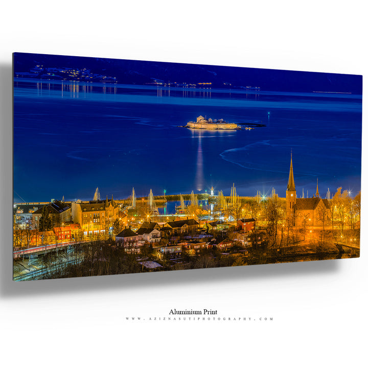 Skumring over Trondheim: Ilen Kirke, Munkholmen og Skansen Marina