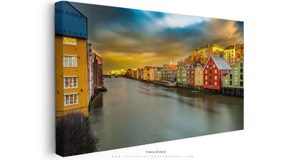 Trondheim og den dramatiske himmelen (Canvas)