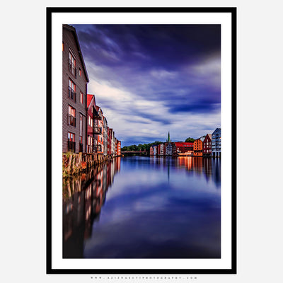 Trondheim i blå timer (portrett)