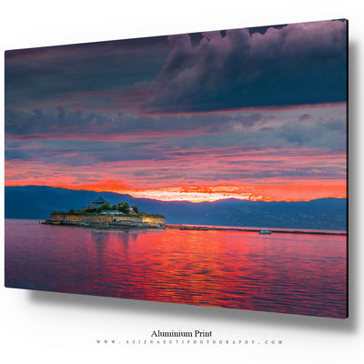 Munkholmen i en vakker rosa solnedgang