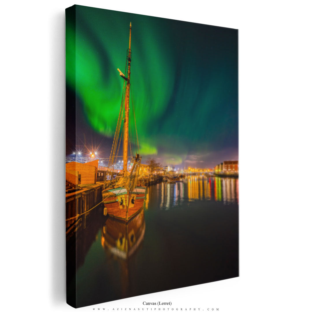 The amazing night over Trondheim's Canal with Northern Light
