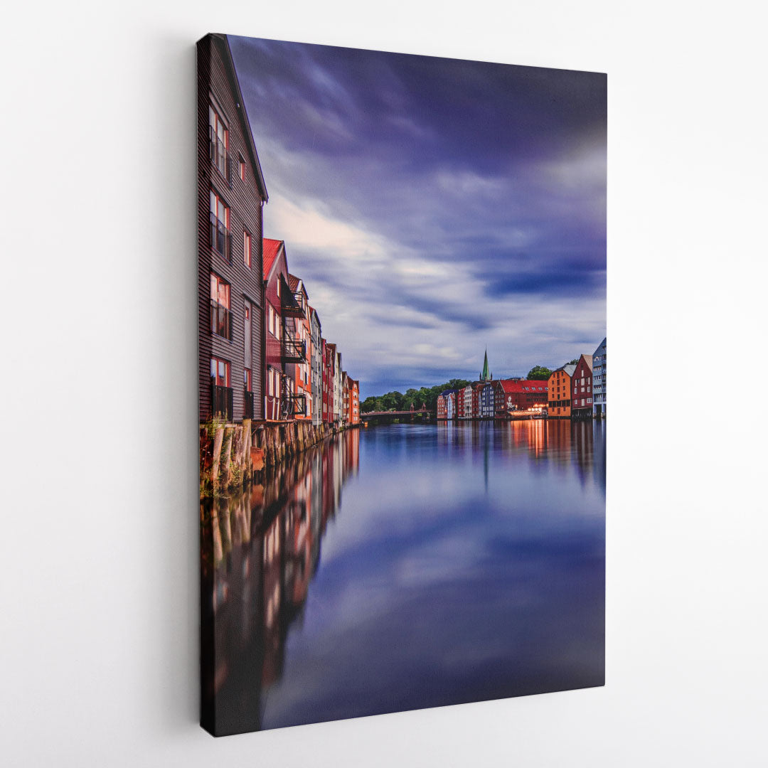 Trondheim i blå timer (portrett)