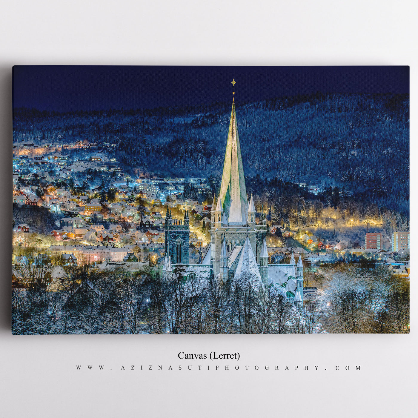 Den vakre Nidarosdomen om vinteren på Canvas (Lerret)