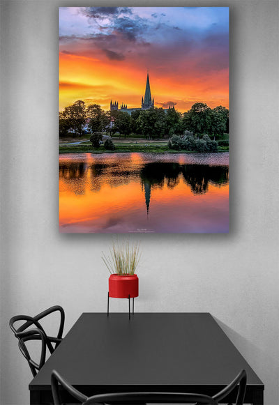 Fantastisk solnedgang over Nidarosdomen i Trondheim (Portrett)